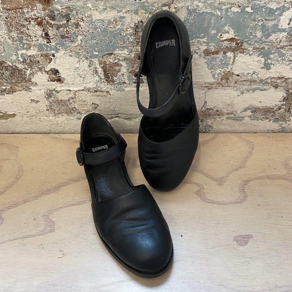 Camper Bowie Mary-Jane, Leather Buckle Flat, GUC Retro